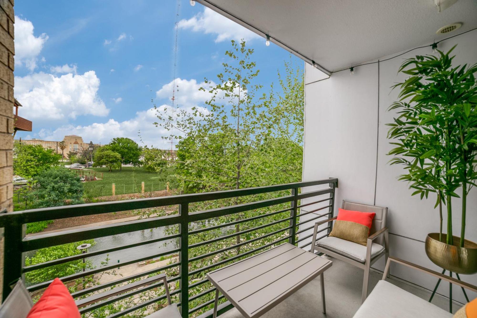 Downtown Apartment With Riverwalk Views Free Parking Pet Friendly Centrally Located On The Riverwalk San Antonio Eksteriør bilde